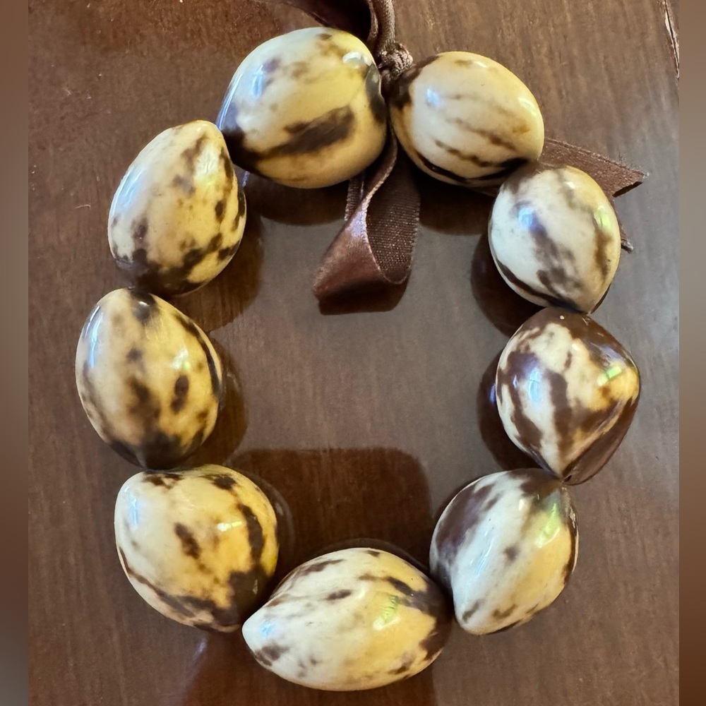 NEW Natural Two tone, authentic Kukui Nut Bracelet. Stretch.‎ Wedding. Gr…